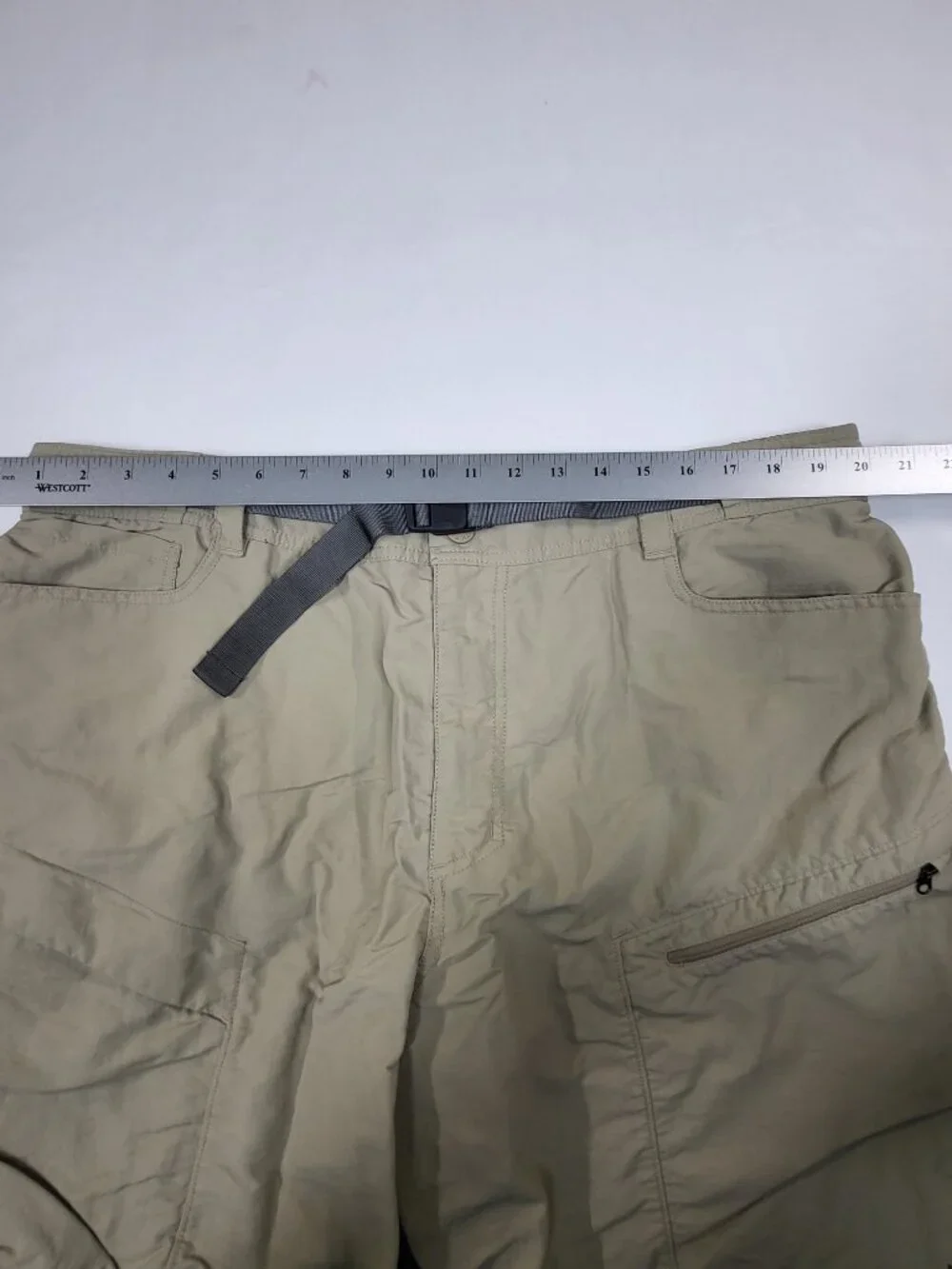 The North Face Mens Belted Hiking Cargo Shorts Khaki Tan Size XXL Regular